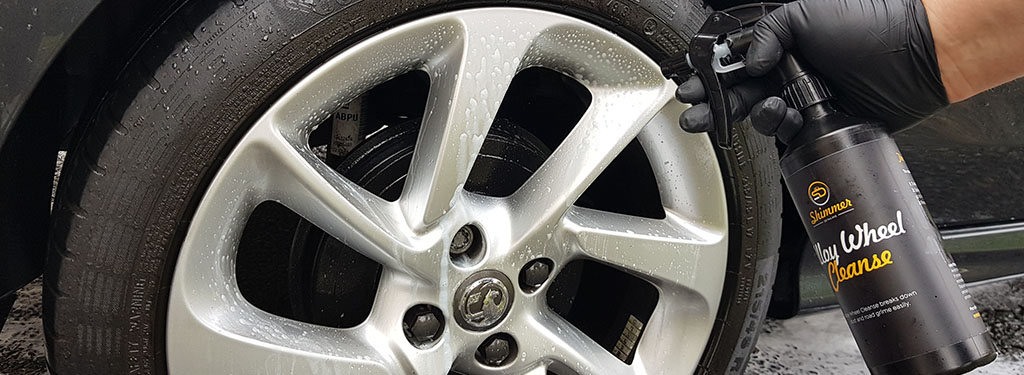 Alloy wheel cleanse an alkaline solution-based