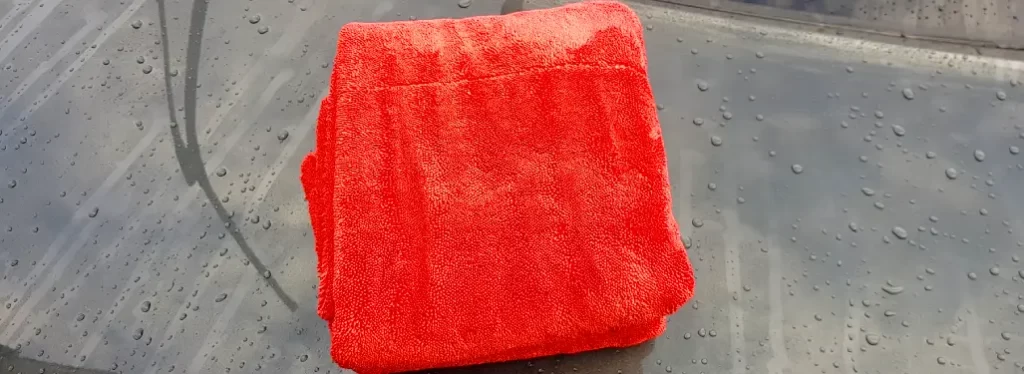 dual twisted and edgeless drying towel